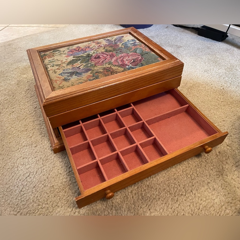 Jewelry box